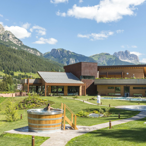 Oxydecor®, Corten effect vertical coating. Val di Fassa, Italy. Project: Mariela Goncalves