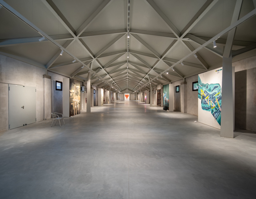Deco Nuvolato, nuvolato effect floor with light gray finish. Forte Marghera museum, Venice. 15