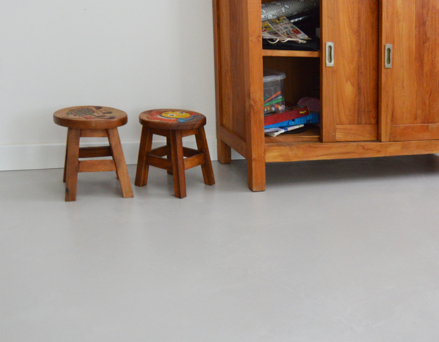 Microverlay®, low thickness concrete resin floor with taupe finish. Private villa, Bolzano Vicentino (Italy)