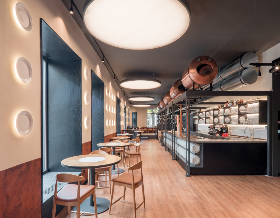 Oxydecor®, rivestimento verticale effetto Corten. Ristorante U Tellerù, Praga. Progetto: 20-20 Architekti. 06