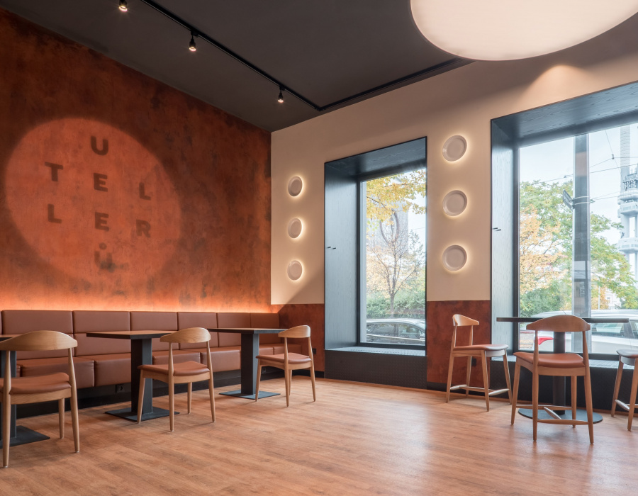 Oxydecor®, rivestimento verticale effetto Corten. Ristorante U Tellerù, Praga. Progetto: 20-20 Architekti. 03