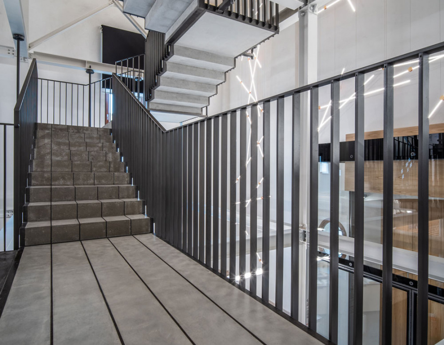 Skyconcrete® Indoor, low-thickness polished effect floor, light gray finish. Ca’ Scarpa, Treviso. Project: Tobia Scarpa. 23