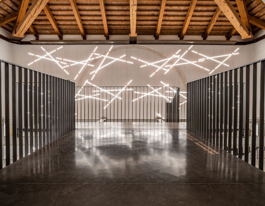 Skyconcrete® Indoor, low-thickness polished effect floor, dark gray finish. Ca’ Scarpa, Treviso. Project: Tobia Scarpa. 12