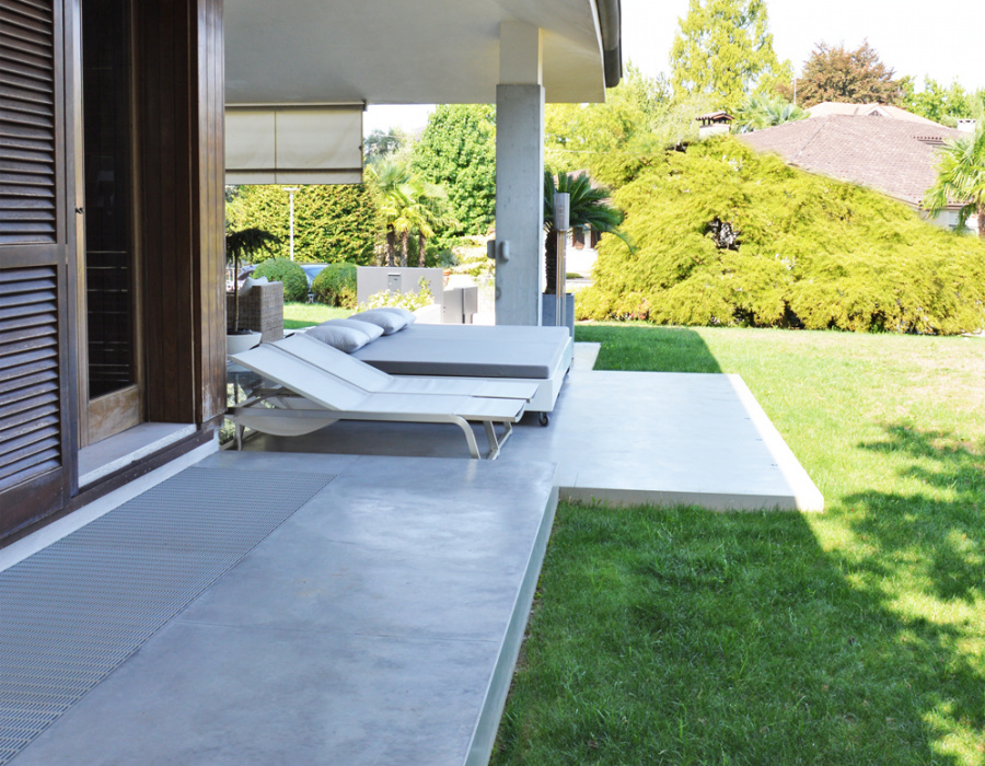 Deco Nuvolato Grip non-slip flooring. Private villa, Tombolo (PD). Project by Carlo Tomaso Lucchese 3