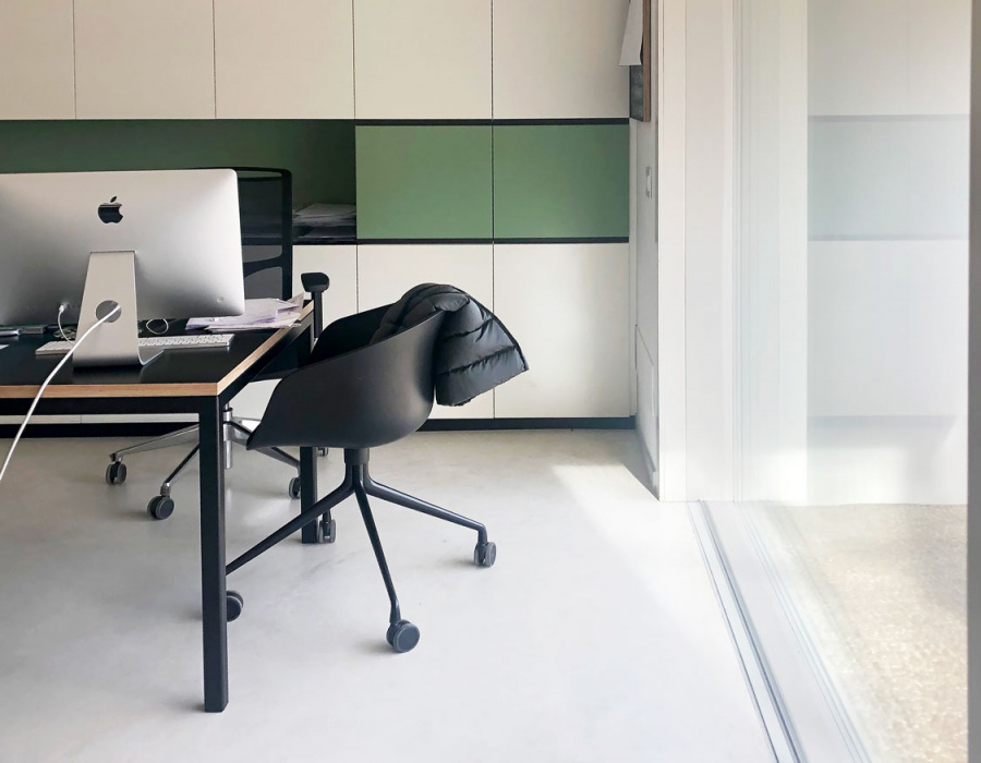 pellizzari-interno-ufficio-piano-terra-microverlay-e-italianterrazzo-fuori