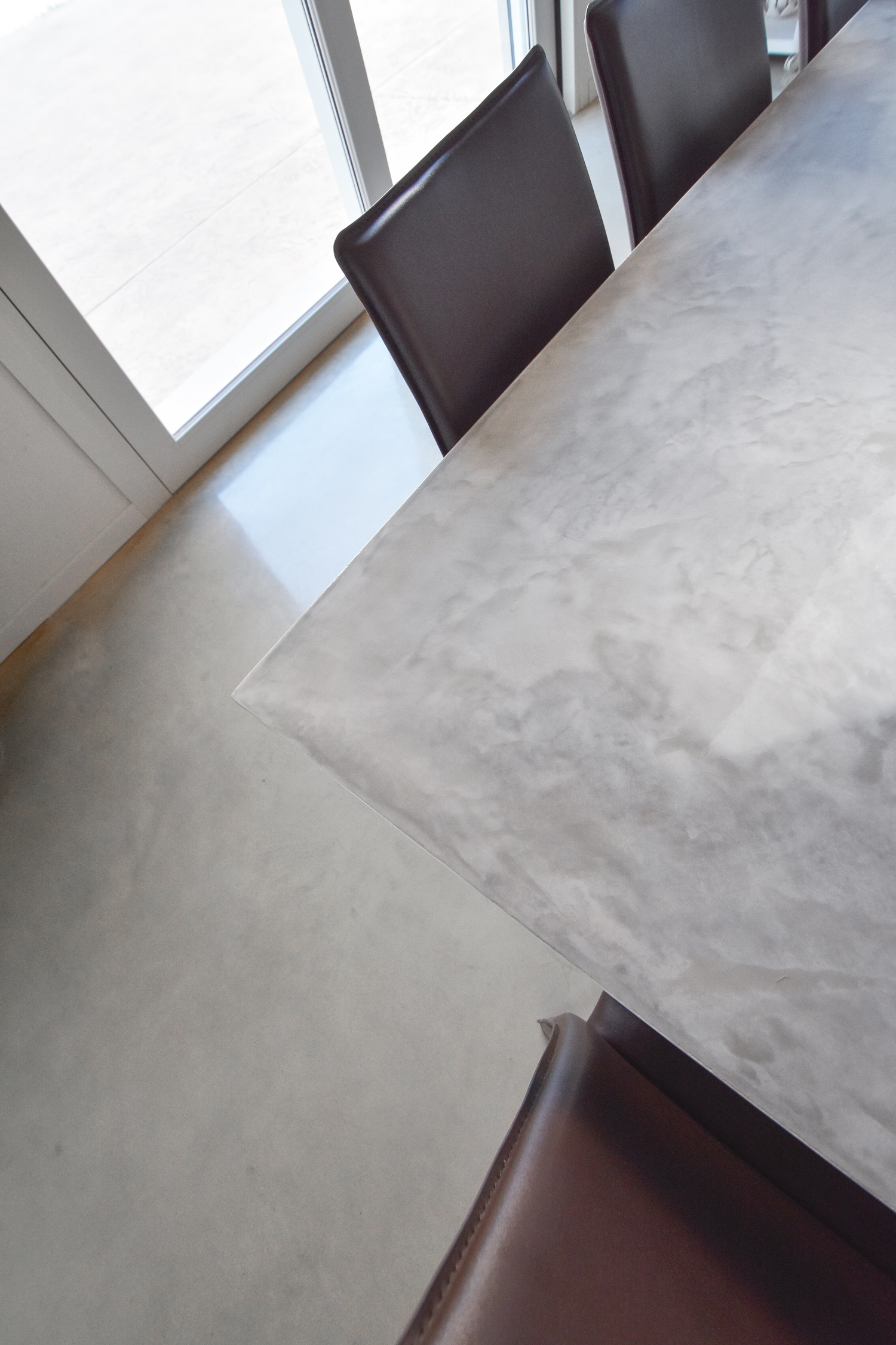 Microverlay®, low thickness concrete resin coating turtledove finish. Private villa, Torre di Mosto, Italy